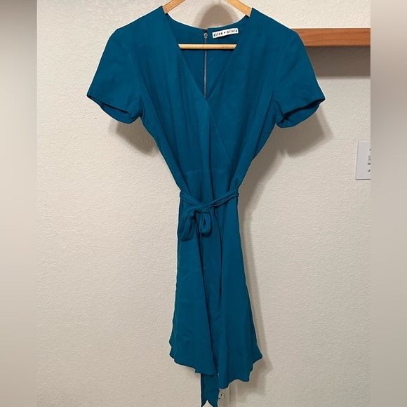 Alice + Olivia Adrianna Short Sleeve Faux Wrap Dress in Dark Turquoise Size 4 - Picture 5 of 10